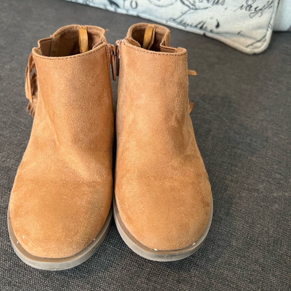 Old Navy Kids Tan Suede Boots